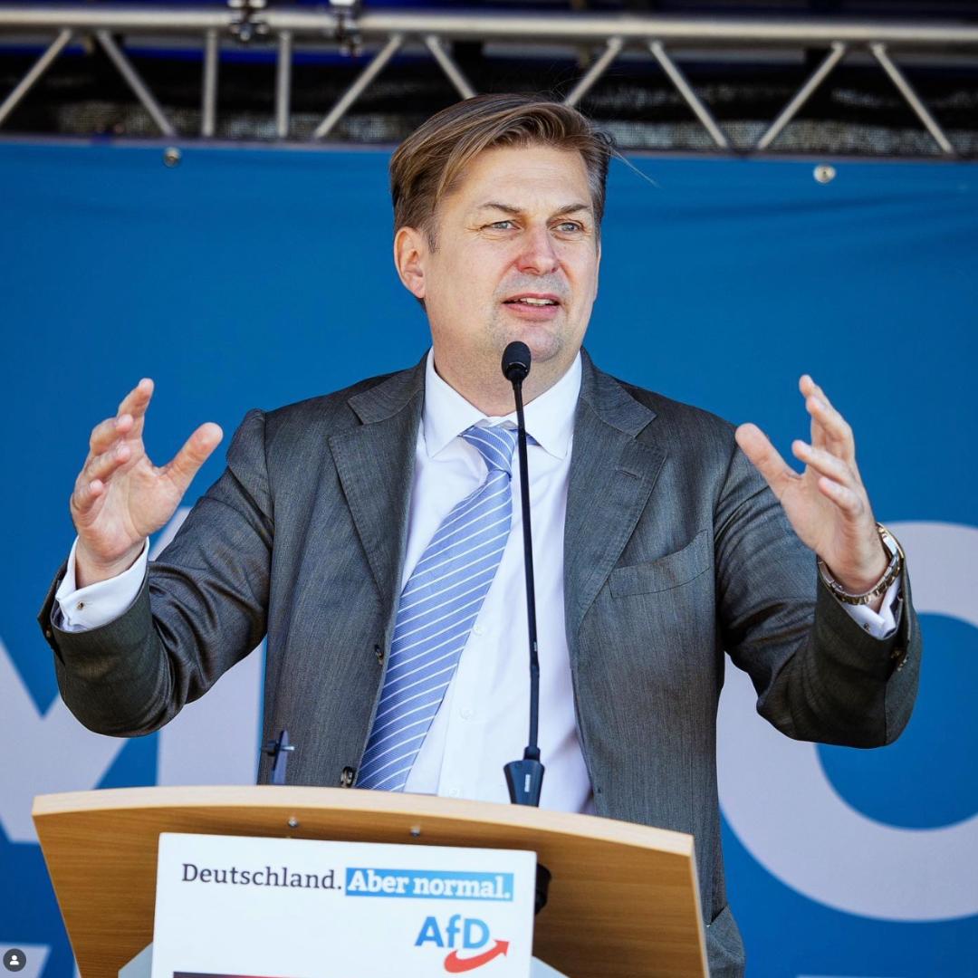 🏛Finkelstein meint: Krah zieht die Brandmauer mitten durch die AfD...

kraut-zone.de/die-verlegung-…