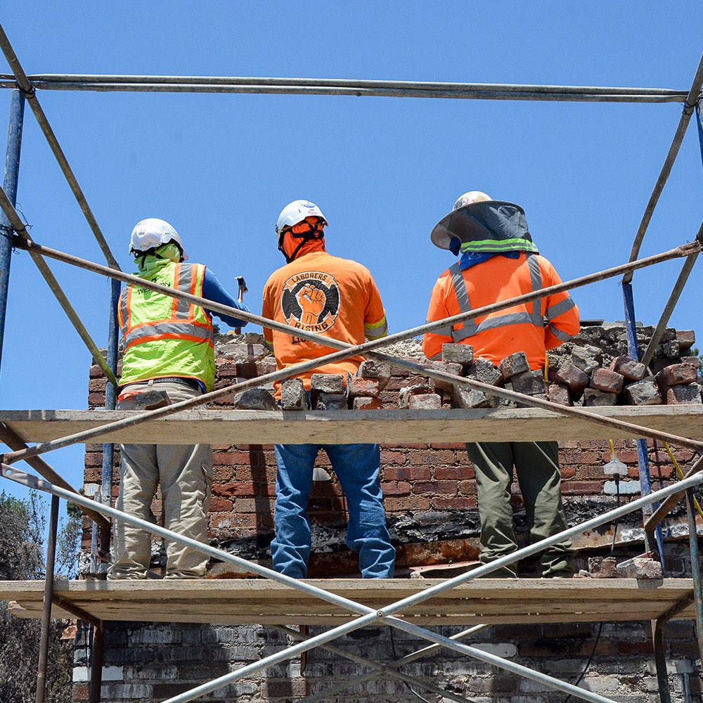 liunascdcl's tweet image. Our skilled Bricktenders and Laborers from Locals 300, 585, and 1309 including journeypersons, as well as apprentices and instructors from the Laborers Training School joined forces in the Pacific Palisades and Malibu to support Project Chimney