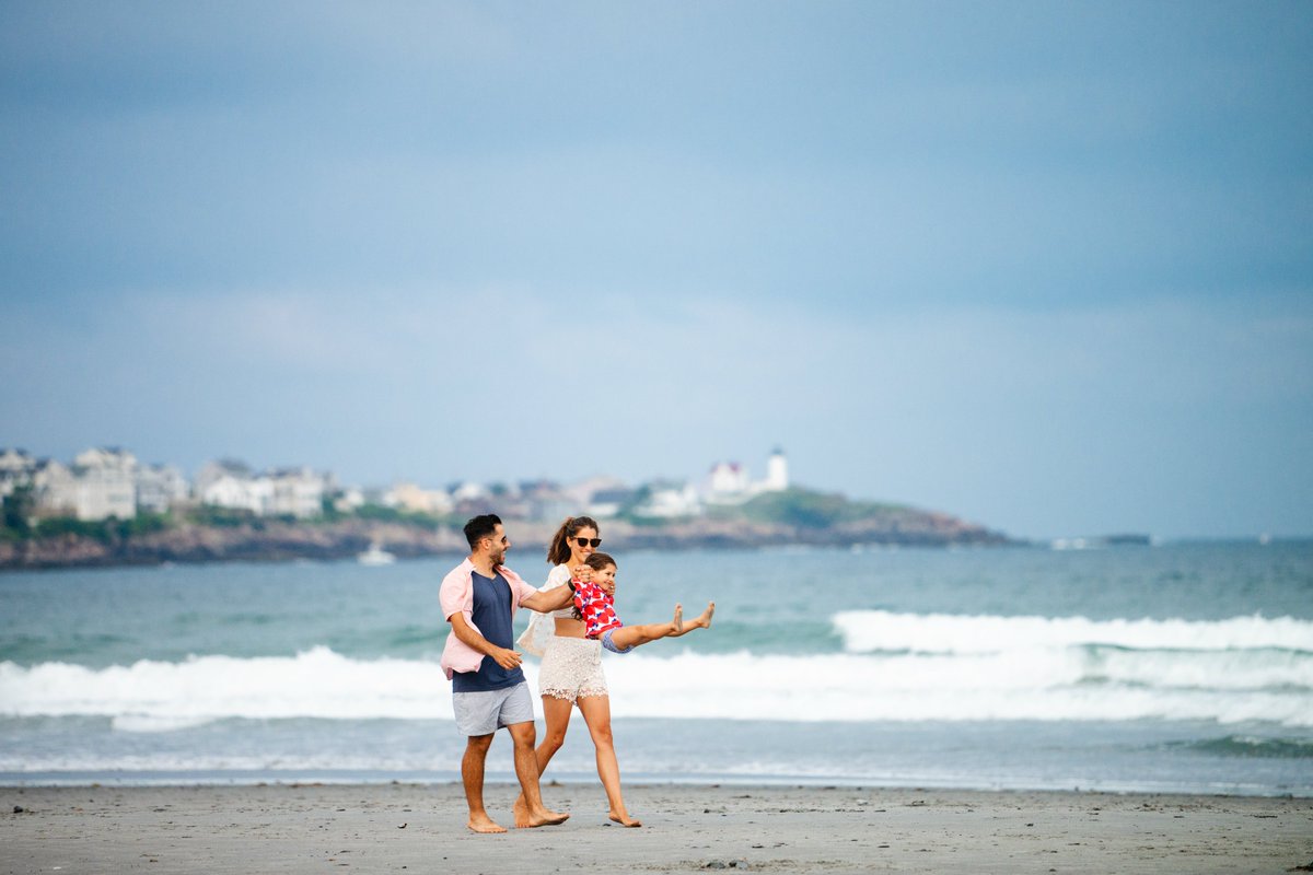 Hello, July! From lobster rolls to lighthouse strolls, summer in Maine is officially in full swing. 🦞🌊 #MaineThing #FirstDayofJuly 

📍: York
