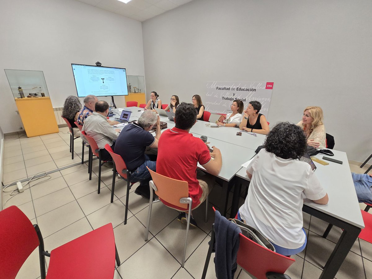 EDULLAB (@edullab) on Twitter photo 🎓 #EDULLAB estuvo en las XXXII <a href="/jute2025/">JUTE2025</a> en <a href="/UVa_es/">Gabinete de Comunicación Universidad de Valladolid</a> presentando avances de nuestros proyectos: 💻 UNIDIGIT@L (transformación digital universitaria) 📱 Secundari@Digit@l (materiales didácticos en ESO) y 🤖 PITE “Tecnología Educativa, IA y aprendizaje flexible”. #EduTransformación 🎓 #EDULLAB estuvo en las XXXII <a href="/jute2025/">JUTE2025</a> en <a href="/UVa_es/">Gabinete de Comunicación Universidad de Valladolid</a> presentando avances de nuestros proyectos: 💻 UNIDIGIT@L (transformación digital universitaria) 📱 Secundari@Digit@l (materiales didácticos en ESO) y 🤖 PITE “Tecnología Educativa, IA y aprendizaje flexible”. #EduTransformación