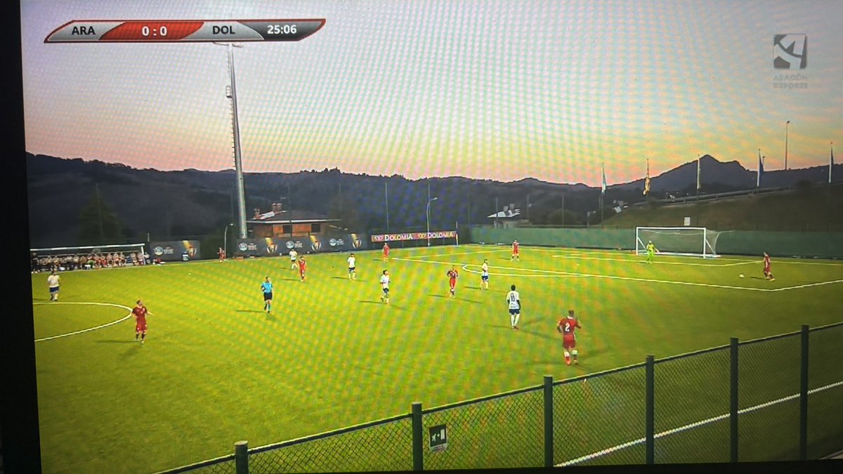 BombinAlex's tweet photo. Viendo en una pantalla el Mundial de Clubes y en otra la UEFA Regions Cup

Dos mundos https://t.co/RAT7xu7jF1