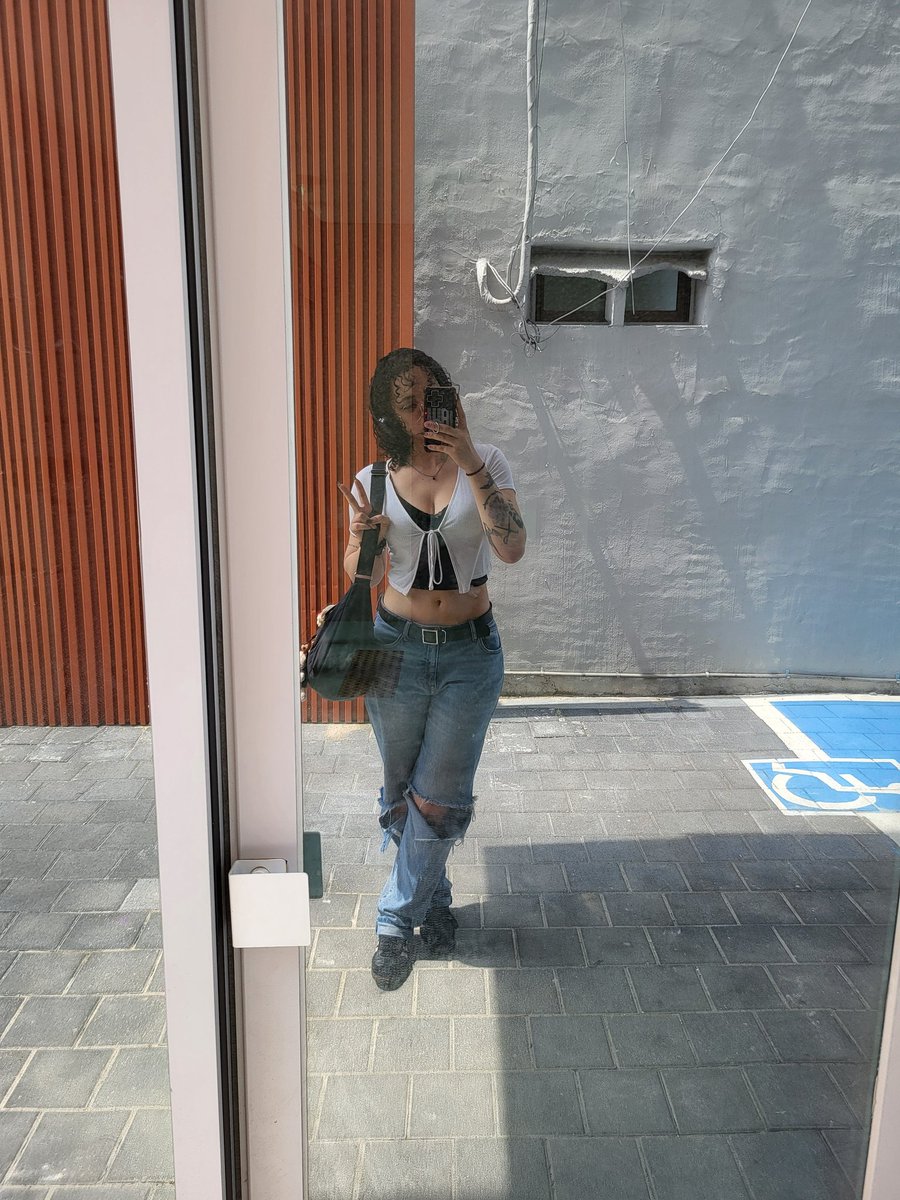 deefeeteddd's tweet photo. hi. I hope life has been kind to you. 화이팅~ https://t.co/v2KjoaTjcv