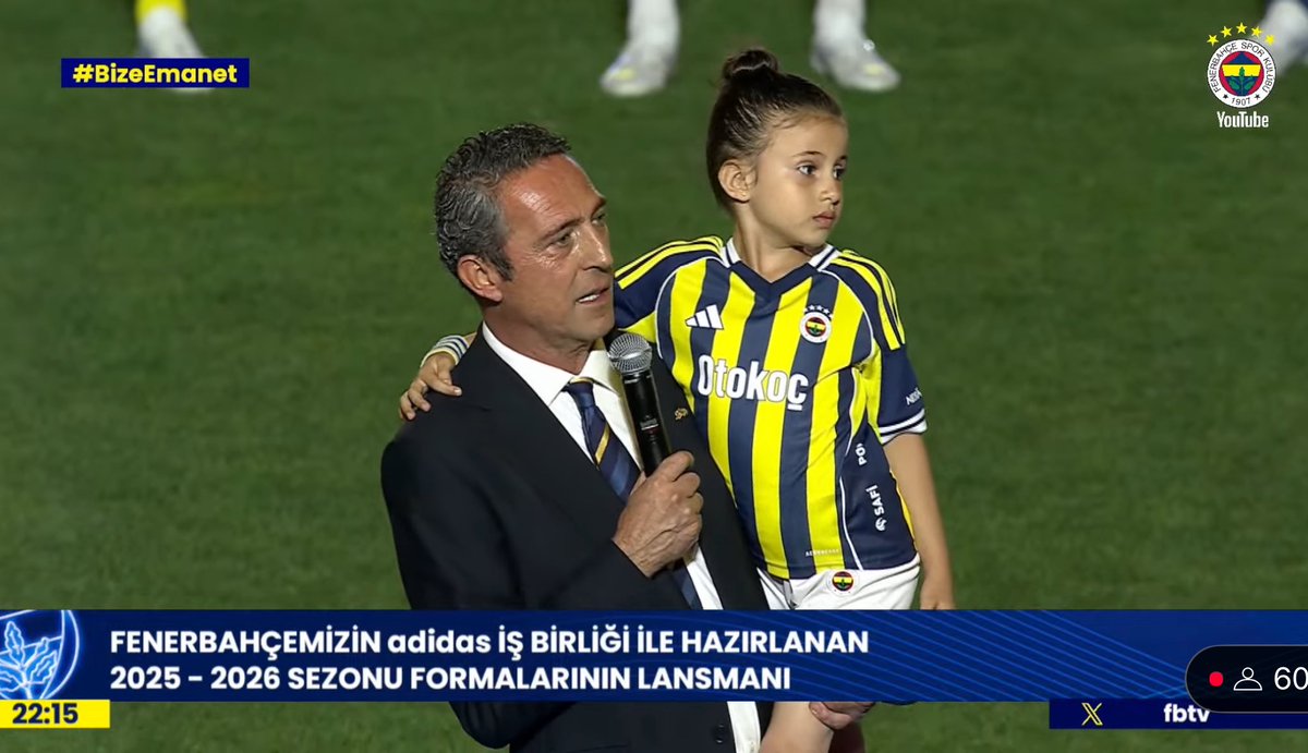 📌Fenerbahçe, bu fotoğrafta yer alan Fenerbahçe formalı tek çocuk olan İkra'yı forma lansman gecesinde ağırladı.💛💙🫶🏻