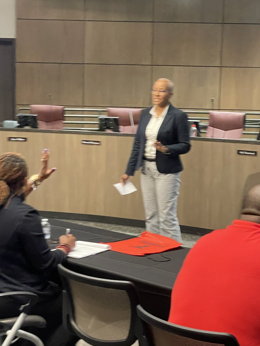 QuanWilliamsATC's tweet photo. Grateful to @TABSE_Texas and @ChristinaJamer4 for the opportunity to speak with such inspiring head coaches on the vital relationship between coaches and athletic trainers. Strengthening this partnership is key to building safer, more successful athletic programs.

#WeAre1 https://t.co/pl3ezfX6iw