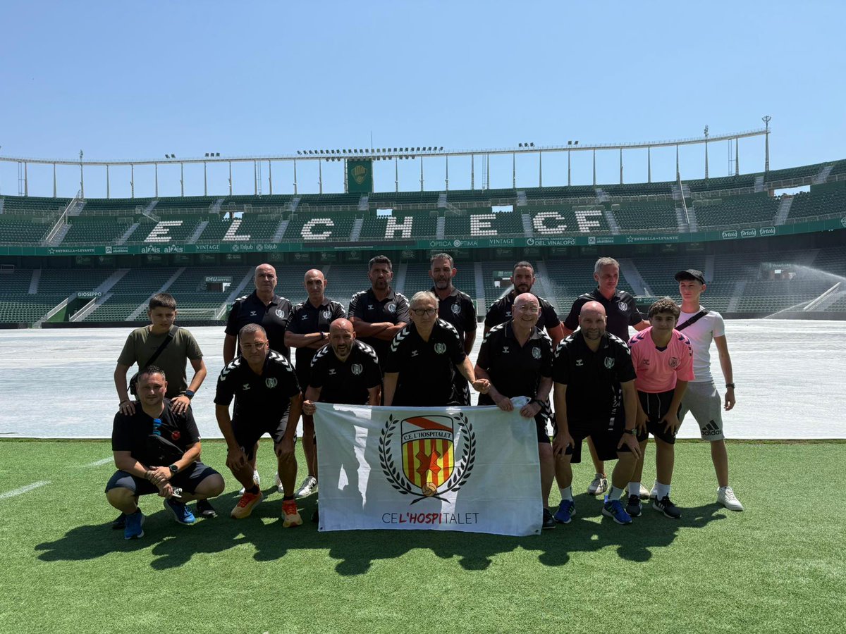 CE L'Hospitalet (@celhospitalet) on Twitter photo 🌴 Excel·lent acollida del #CELHVeterans a Elx on s'ha jugat un amistós davant l'<a href="/elchecf/">Elche Club de Fútbol 🌴💯</a> i Jaume Llopis, ex jugador dels dos clubs, ha estat homenatjat.
🤝Gràcies a l'Elche CF per la brillant jornada que ens ha brindat, amb dinar de germanor i visita guiada al Martínez Valero. 🌴 Excel·lent acollida del #CELHVeterans a Elx on s'ha jugat un amistós davant l'<a href="/elchecf/">Elche Club de Fútbol 🌴💯</a> i Jaume Llopis, ex jugador dels dos clubs, ha estat homenatjat.
🤝Gràcies a l'Elche CF per la brillant jornada que ens ha brindat, amb dinar de germanor i visita guiada al Martínez Valero.