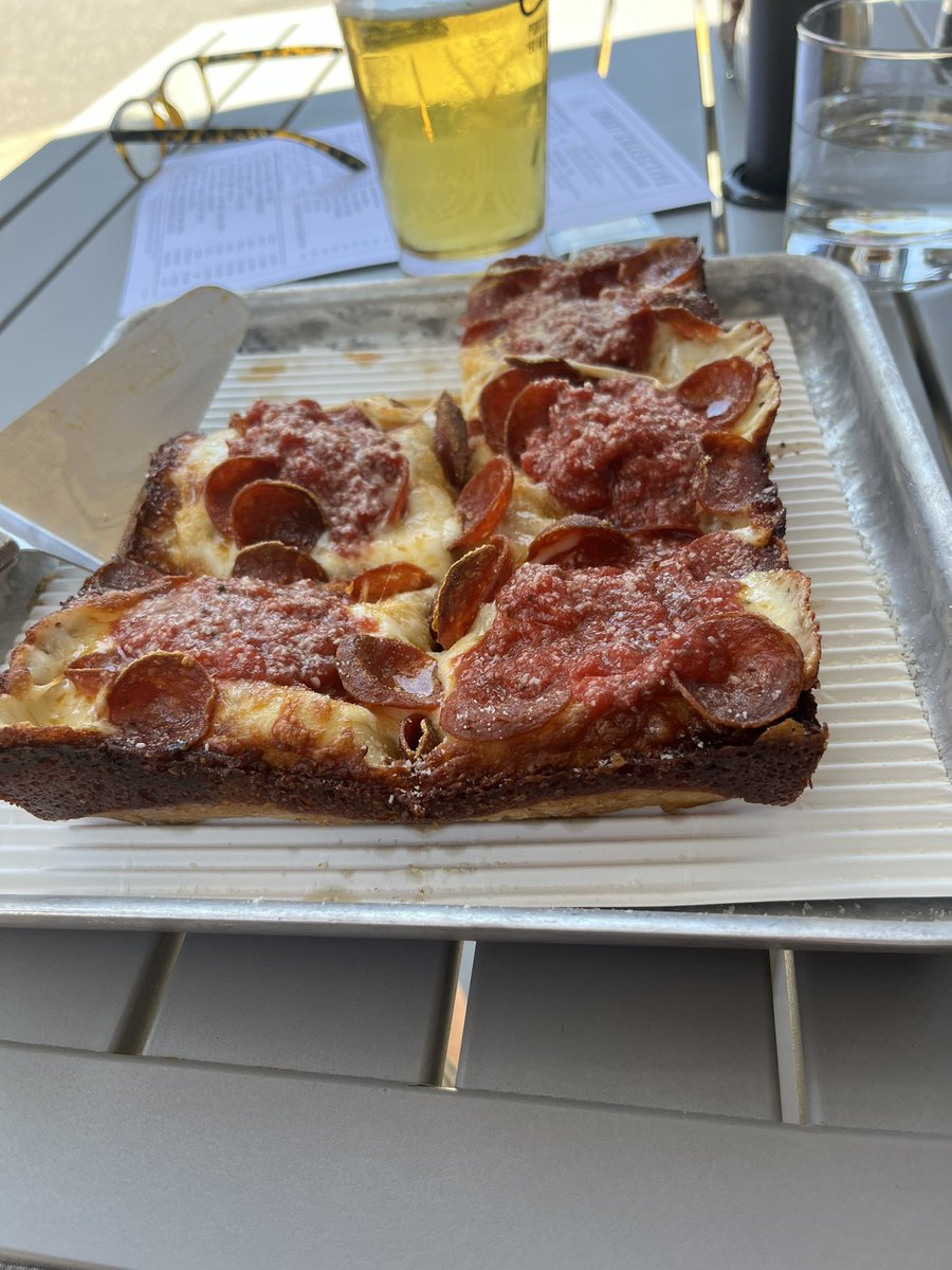 Ruse Brewing Crust Collective🤯💥🦧🎸🎤😳🍻Amazing Detroit Style Pizza and Killer Beer🔥Altar of Light at 5%Bohemian Pilsner is a great Beer to start the Day🦧🍻😎🍻