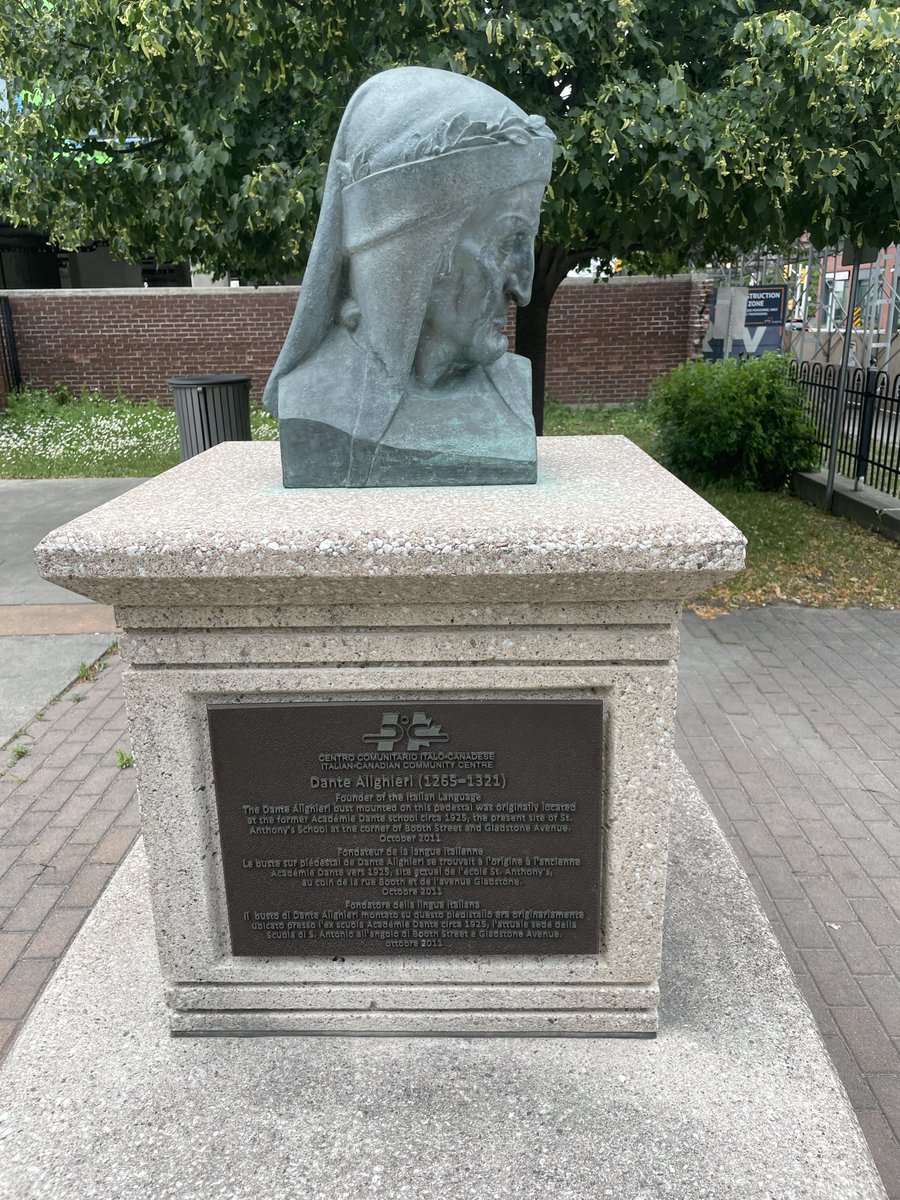 Ottawa is a bilingual city, French and English, yet the only public homage I found was to Dante, the father of the Italian language. Are there any plaques, busts, or sculptures of Rabelais or Shakespeare in town?
#bilingual_ottawa
#social_date
#chilldate