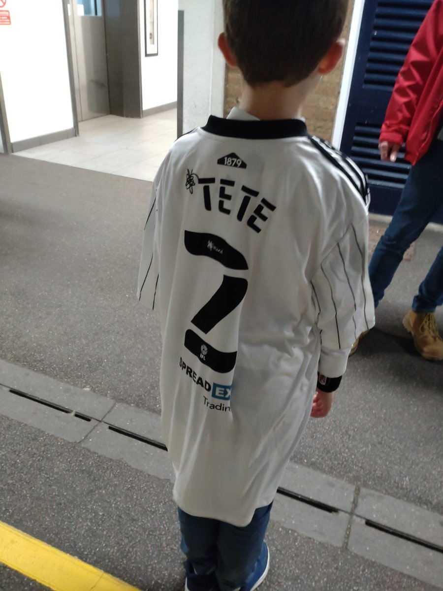 The greatest right back the PL has ever seen 👑 for another four years 😍 that's made our year <a href="/FulhamFC/">Fulham Football Club</a>..... "Kenny Tete, Baby" 🎶 #FFC Marco's the man 👏🏼