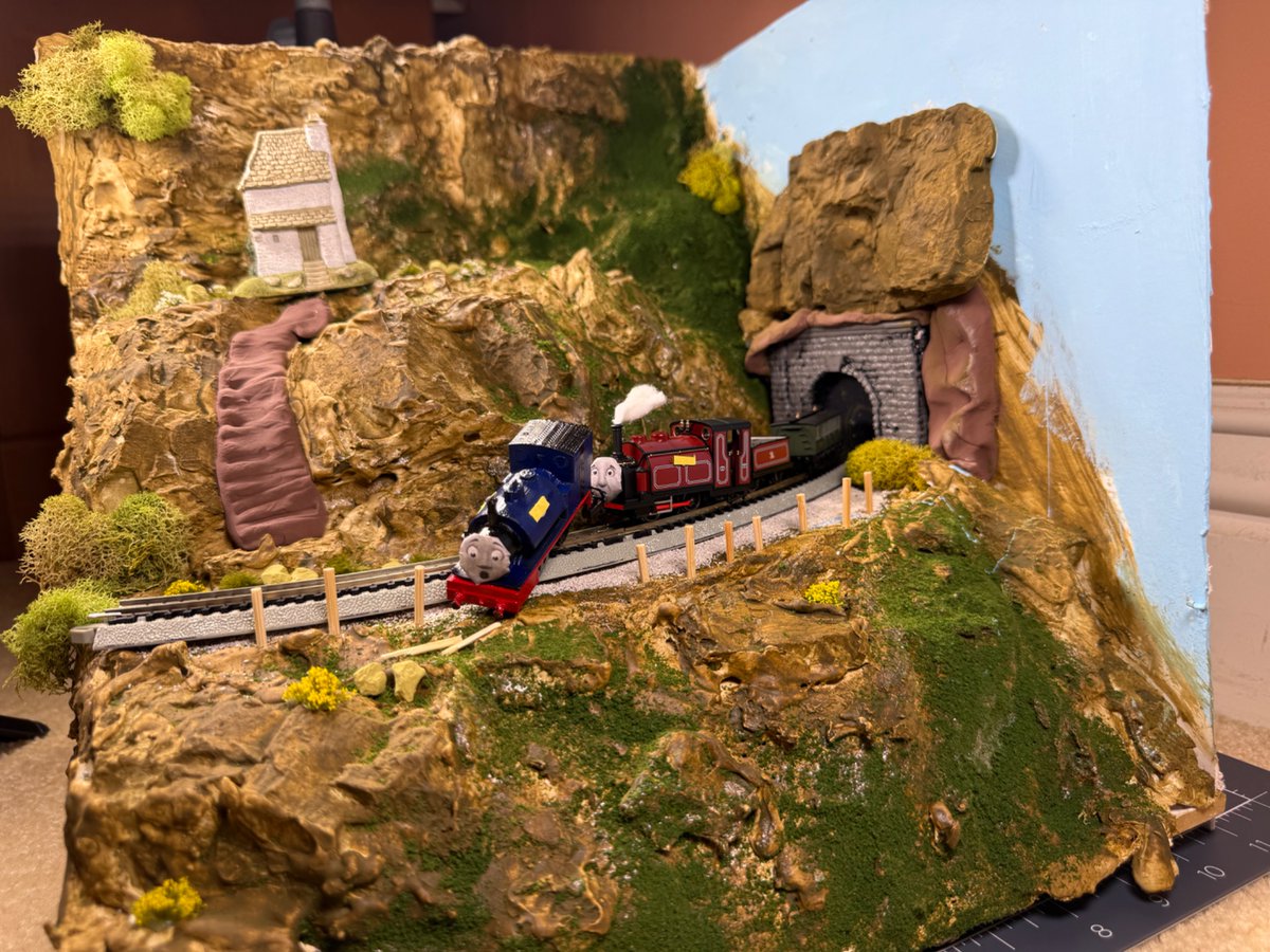 T1E2H3's tweet image. My entry for this years #justlikeawdry challenge. Sir Handel is a 3D print cuz the bachmann sir Handel keeps getting delayed while Duke is my prince model since the red is so close to brown.