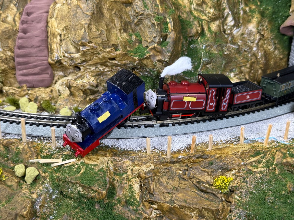 T1E2H3's tweet image. My entry for this years #justlikeawdry challenge. Sir Handel is a 3D print cuz the bachmann sir Handel keeps getting delayed while Duke is my prince model since the red is so close to brown.