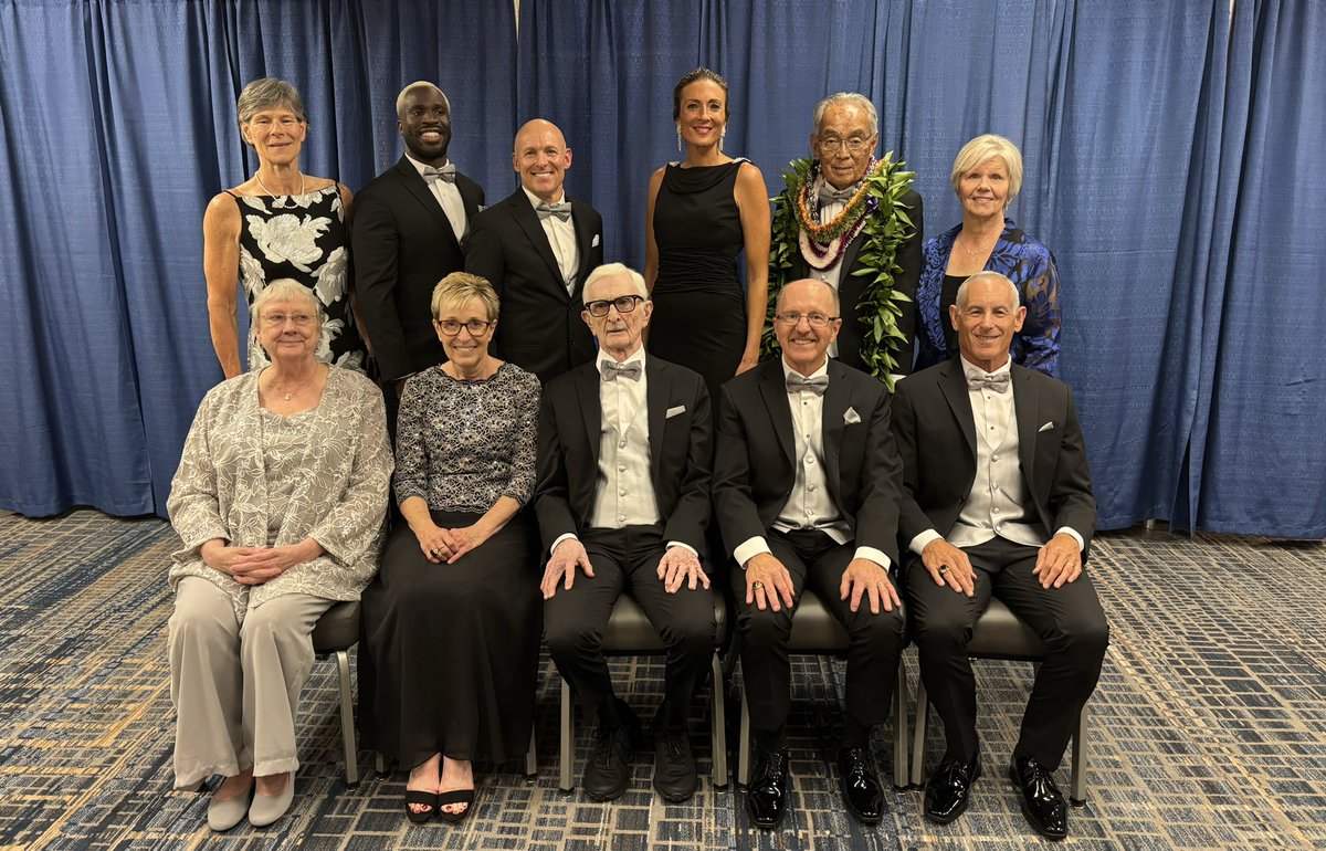 Two volleyball standouts were among the 11 National High School 2025 Hall of Fame inductees. Anna Maria Lopez (top left) was a volleyball star at USC, and Linda Lampkin (front row, second from left) was a record-setting coach at Hermann (MO) HS.
nfhs.org/stories/four-f…
#WeAreAVCA