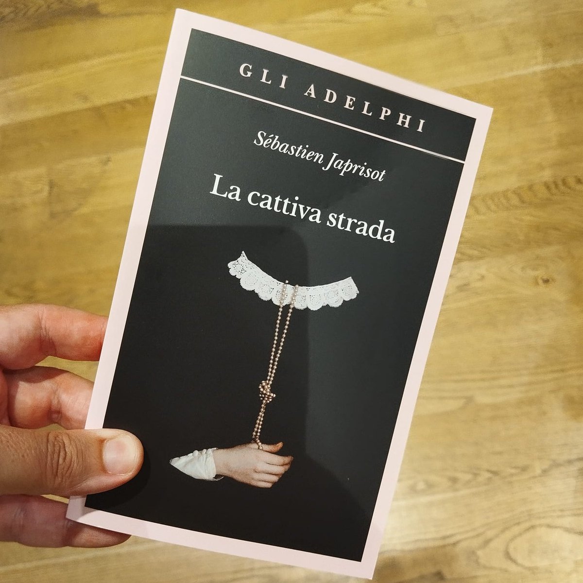 LuciaLibri (@lucialibri) on Twitter photo Torna "La cattiva strada" di Sébastien Japrisot per <a href="/adelphiedizioni/">Adelphi Edizioni</a> (e ci auguriamo arrivino altri suoi titoli...).
Su questo stupendo romanzo due nostri contributi, uno firmato da (sli)
lucialibri.it/2018/12/15/dol…
l'altro da <a href="/thebooklover_it/">#Thebooklover</a>
lucialibri.it/2018/12/01/jap…
<a href="/kafeole74/">mglamalfa</a> Torna "La cattiva strada" di Sébastien Japrisot per <a href="/adelphiedizioni/">Adelphi Edizioni</a> (e ci auguriamo arrivino altri suoi titoli...).
Su questo stupendo romanzo due nostri contributi, uno firmato da (sli)
lucialibri.it/2018/12/15/dol…
l'altro da <a href="/thebooklover_it/">#Thebooklover</a>
lucialibri.it/2018/12/01/jap…
<a href="/kafeole74/">mglamalfa</a>