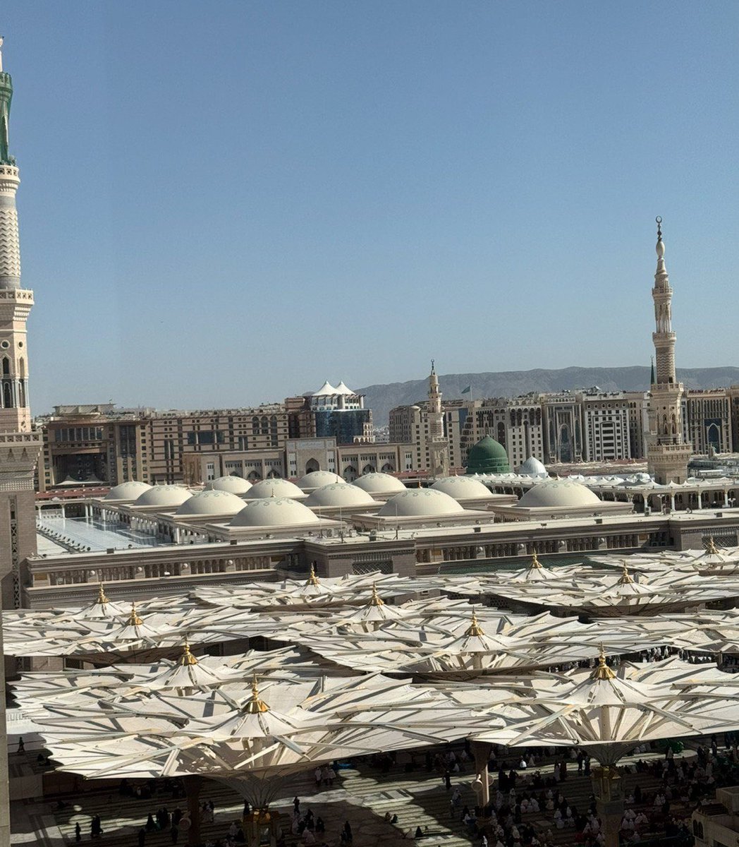 İsmi anıldığında selam vermeyen ziyandadır,
Aleyhine söz söyleyen dalalettedir,
Varlığını inkar eden küfürdedir.

 الصلاة والسلام عليك يا رسوال الله