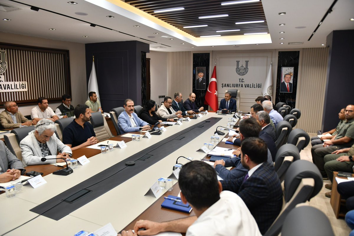 Şanlıurfa Büyükşehir Belediye Başkanımız Mehmet Kasım Gülpınar, Şanlıurfa Valisi Hasan Şıldak başkanlığında düzenlenen, sahipsiz hayvanların toplanması ve kurulma süreci başlatılan bakım evlerine yönelik değerlendirme toplantısına katılım sağladı.

Toplum sağlığı ve hayvan