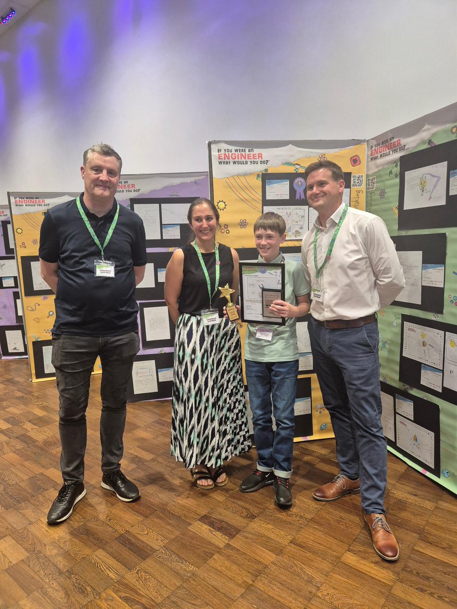 RossmereAcademy's tweet photo. Thomas visited Sheffield Hallam University to be presented with his Young Inventor Award. He received an award for his design, the winners title for Y6 for all of Yorkshire and Humberside and he then went on to win the judges choice award! Amazing well done Thomas! @extoltrust https://t.co/tTqEpX5AAP