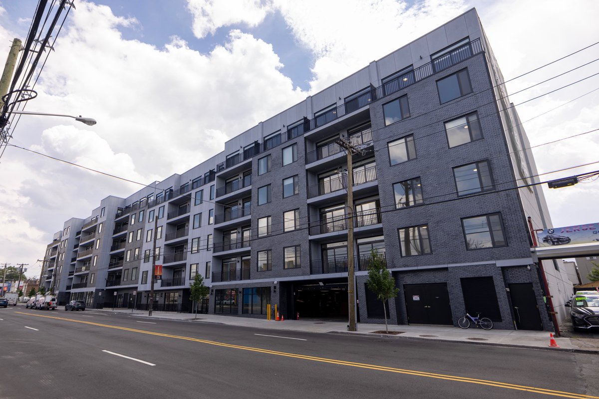 StevenFulop's tweet image. Just a few years ago, a project like this was unthinkable on Jersey City’s West Side. Today, I cut the ribbon on The Verde, 155 new units (10% affordable) near Lincoln Park. Proof of the progress + momentum we’ve built on the West Side. The story is changing.…
