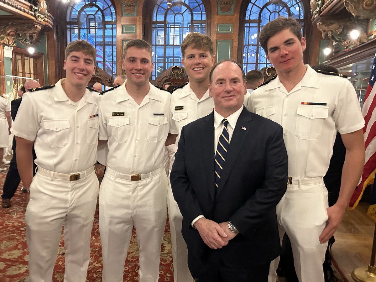NavalAcademy's tweet image. More Summer Training pics from around the country and globe! From launching an F/A-18F off of a carrier and an LREC in Europe to an event at @NYYC_org with @SECNAV and training in Djibouti, our mids are everywhere this summer. #usna #midshipmen