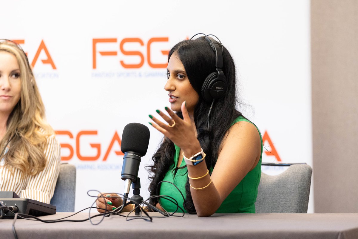 FSGAtweets's tweet image. ✨ Still buzzing from Women Innovators in Sports: Leading, Creating, and Changing the Game

@ChelsieCooper_ , @CBellofattoTV, Linda Goldstein, and @kaminimaniv  delivered powerful insights on leadership, innovation, and inclusion—and kept the momentum going with a post-panel…