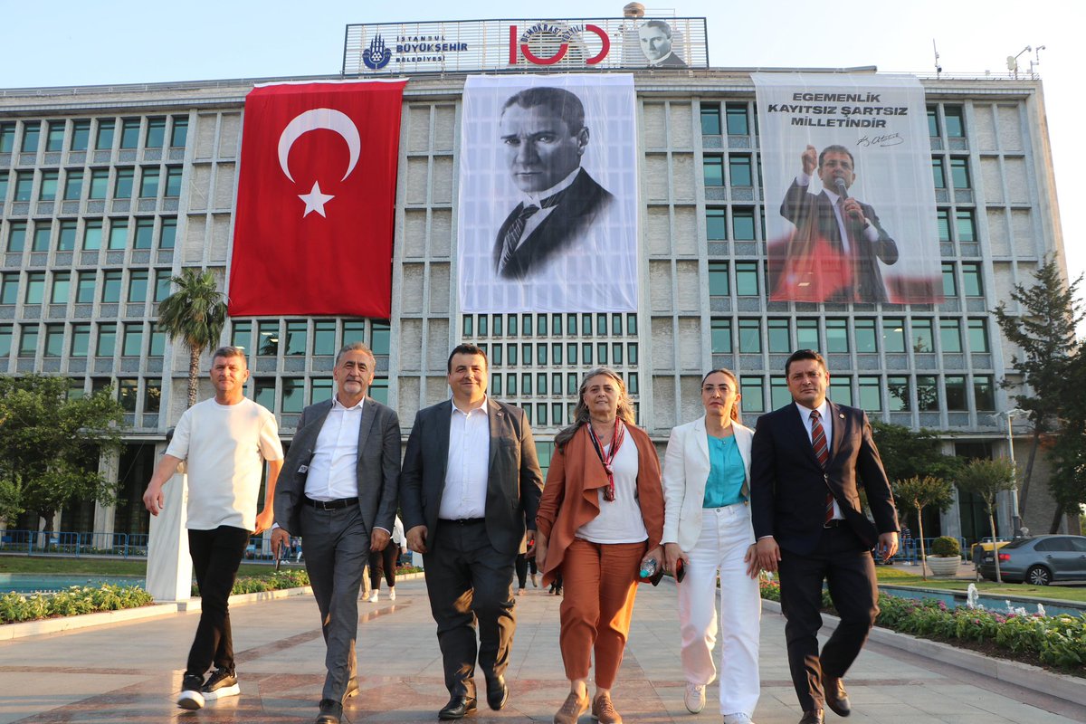 Demokrasi ve adaletin 100. KARA gününde #Saraçhanedeyiz!

Halkın iradesini yok sayanlara karşı,
Adaletin terazisini bozanlara karşı,
Demokrasiyi rafa kaldıranlara karşı buradayız!