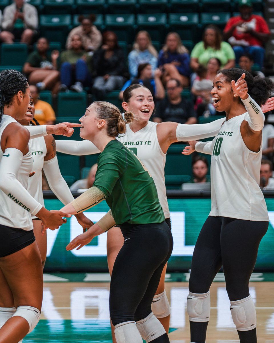 CharlotteWVB's tweet image. Another Day, Another Month closer to volleyball in Halton 🏐💚
#GoldStandard ⛏️