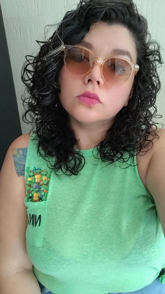 Aquí donde me miran toda fabulosa, me estoy cagando de los cólicos alv