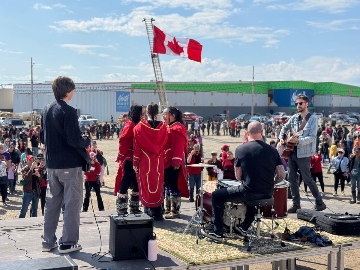 j_akeeagok's tweet image. Quviahuutigilugu Kanatap Ublua!
Hinaanin hinaanun, quviahuutigiblugu nuna, pitquhiq, uvalu inuit nunaqjuaptingni. Ublumi, akhuuqhaijaffi qujagijumaplugu piniqpiarninga Nunavunmi—nunarjuaq, imaq, akhurnatqiarlu, inuit nunagijait.