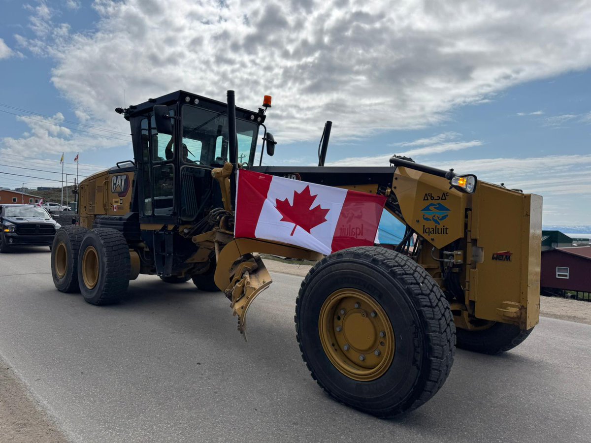 j_akeeagok's tweet image. Quviahuutigilugu Kanatap Ublua!
Hinaanin hinaanun, quviahuutigiblugu nuna, pitquhiq, uvalu inuit nunaqjuaptingni. Ublumi, akhuuqhaijaffi qujagijumaplugu piniqpiarninga Nunavunmi—nunarjuaq, imaq, akhurnatqiarlu, inuit nunagijait.