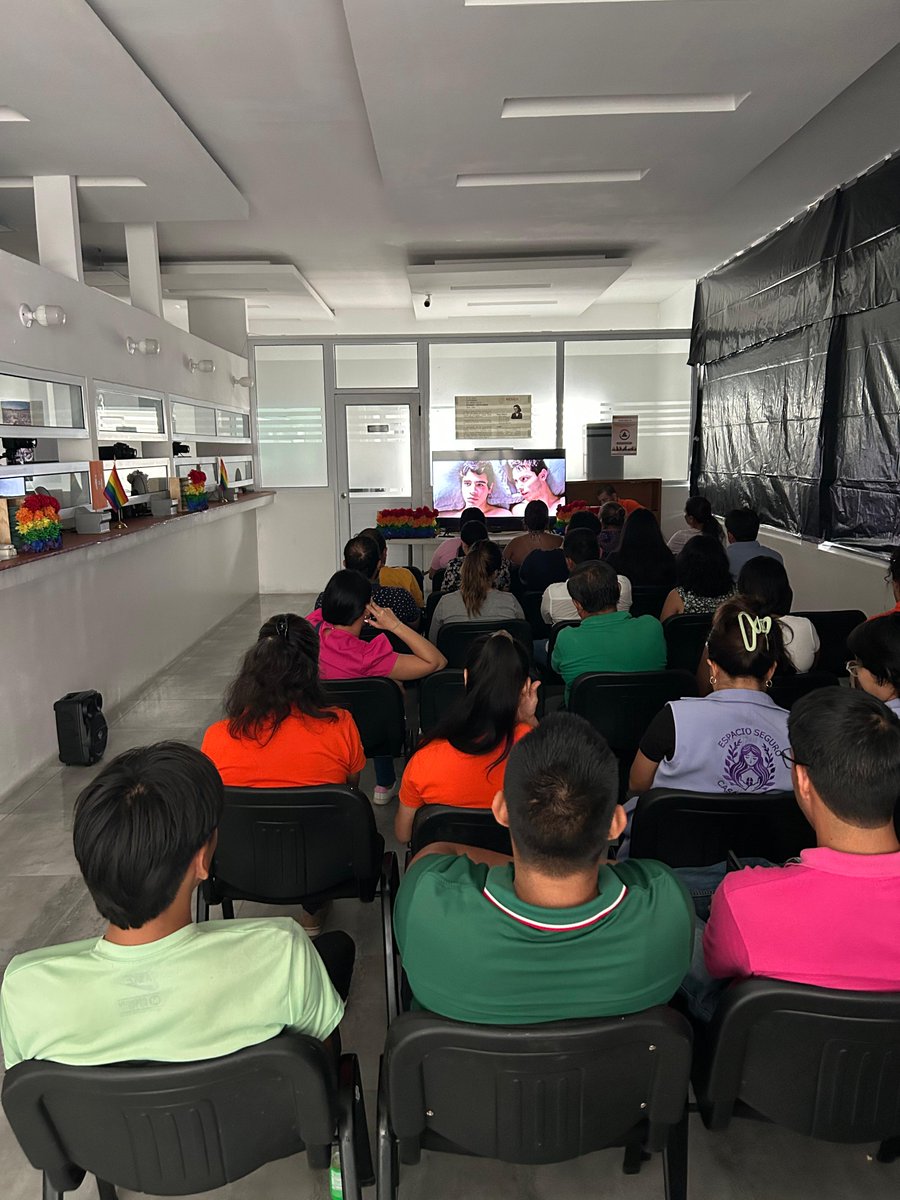 ConsulMexTeu's tweet image. Por 3⃣er año consecutivo y cerrando el #MesDelOrgullo, organizamos el "Cine por la causa LGBTQ+” 🎥🌈🍿🏳️⚧️con apoyo de @imcine
Somos orgullosamente #ZonaSegura, espacio libre de discriminación y plataforma para la libre expresión, diversidad y goce de derechos humanos.