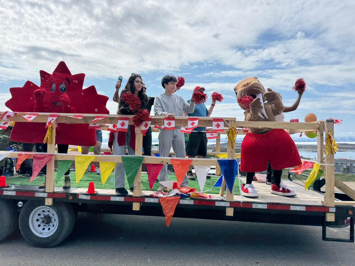 j_akeeagok's tweet image. Bonne fête du Canada! Nous célébrons la terre, les cultures et les gens qui composent notre pays. Aujourd’hui, je vous encourage à prendre un moment pour prendre la mesure de la beauté du Nunavut, de ses terres, de ses eaux et, surtout, de son peuple.