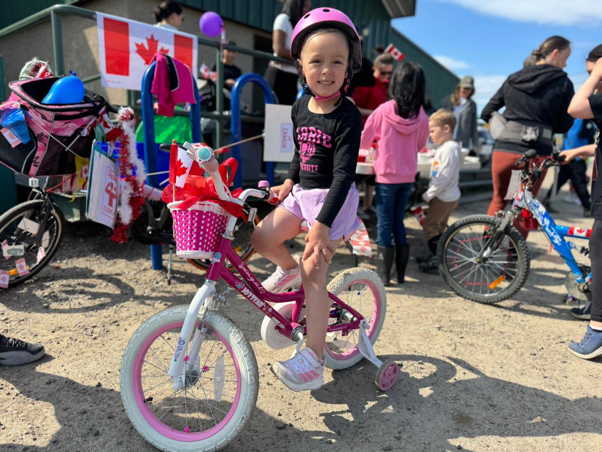 j_akeeagok's tweet image. Bonne fête du Canada! Nous célébrons la terre, les cultures et les gens qui composent notre pays. Aujourd’hui, je vous encourage à prendre un moment pour prendre la mesure de la beauté du Nunavut, de ses terres, de ses eaux et, surtout, de son peuple.