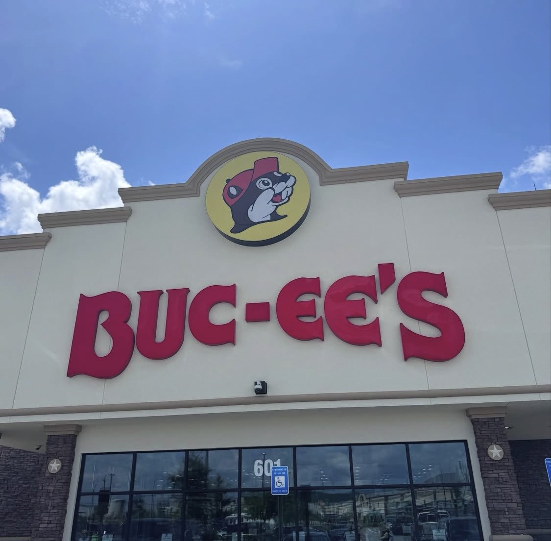 TheCultishShow's tweet image. Visiting one of our favorite cultic shrines of the South..
🦫⛽️
Any loyal members out there?
