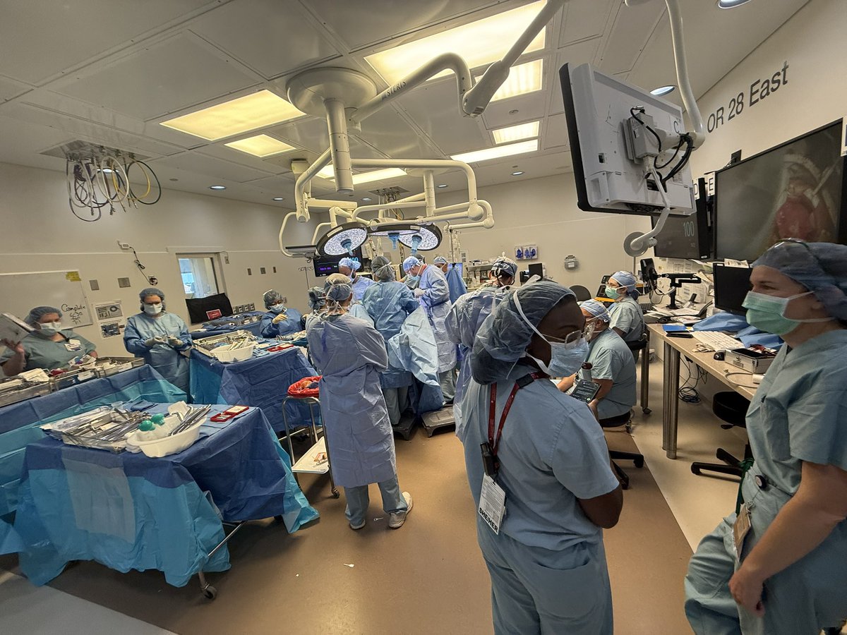 MeckerMollerMD's tweet image. Busy OR. Just another #crs #hipec day at the Forefront . 4 teams: @UChicagoMed @uchicagosurgery Our strength: our Multi-specialty team of surgeons working together to tackle even the most difficult cases @PSOGI_EC #advancedcancertherapies @acpmpresearch