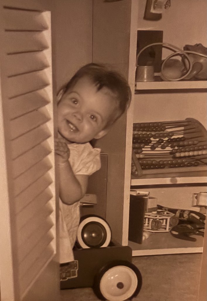 👀✨ Guess Who… Teacher Edition!
Can you figure out which teacher is in the photo? 🕵️‍♂️🧑‍🏫
Drop your guesses in the comments! ⬇️
Let’s see who really knows their teachers!