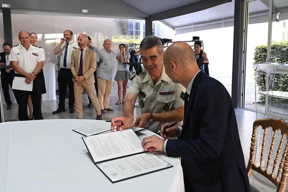 🚀 Diplomatie et défense : penser ensemble les enjeux de demain

Dans un monde en pleine transformation, où l’information devient un champ de bataille et l’influence un levier stratégique, la diplomatie et la défense doivent avancer de pair.

C’est dans cet esprit que l’Académie