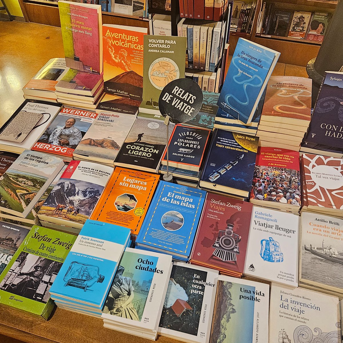 altairviatges's tweet image. Tens ganes de fer un gran viatge? 

Doncs a la nostra taula de relats viatgers en tens moltíssims per triar i trobar inspiració❤️

 📚 altair.es/cat/libros-de/…