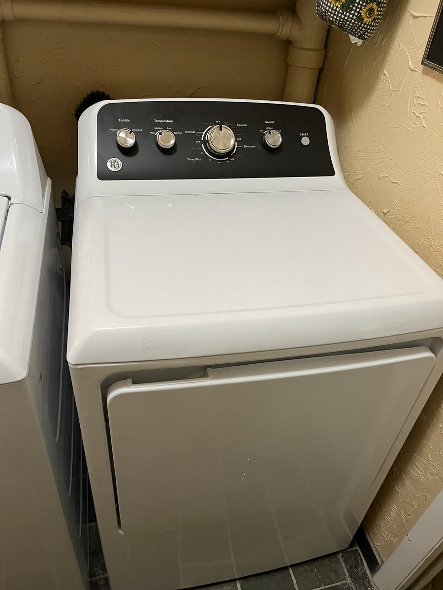 realhomerhickam's tweet image. It’s the little things in life. Got a new dryer! My mom didn’t have one in Coalwood. She used a clothes line and solar/wind energy. First one I ever saw was at a laundromat in Blacksburg, VA when I went to VT.