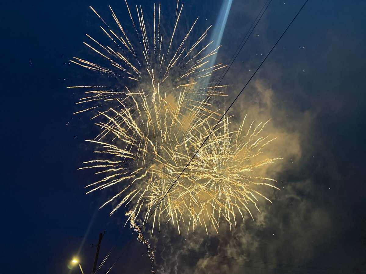 ClaireRattee's tweet image. Happy Canada Day! 🇨🇦
The weather might not have cooperated this weekend, but it certainly hasn’t dampened anyone’s spirits!
It’s been incredible to see such strong turnout at community events across the riding—from concerts and fireworks to family activities and local markets.…