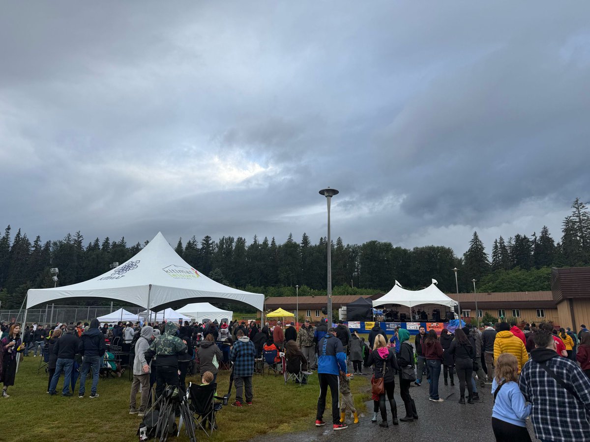 ClaireRattee's tweet image. Happy Canada Day! 🇨🇦
The weather might not have cooperated this weekend, but it certainly hasn’t dampened anyone’s spirits!
It’s been incredible to see such strong turnout at community events across the riding—from concerts and fireworks to family activities and local markets.…