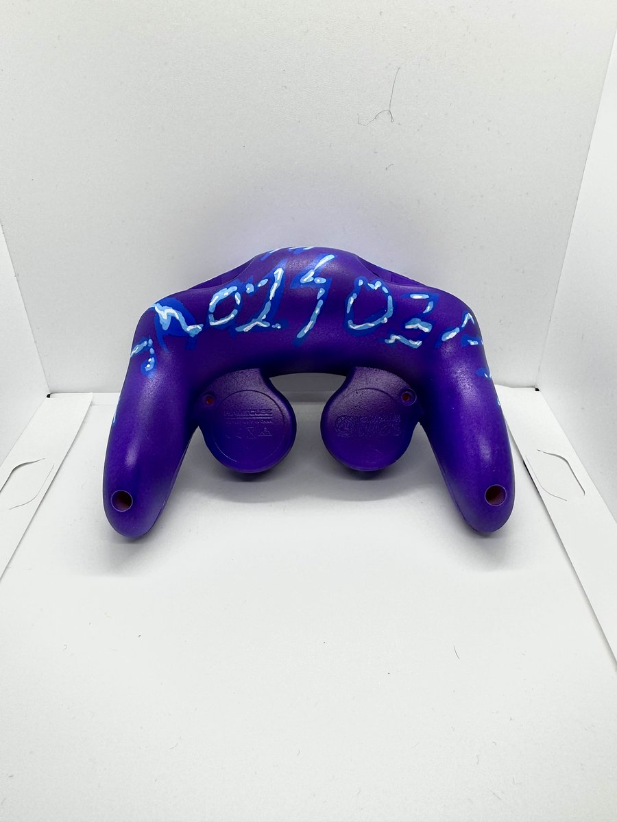 MAD_Smash's tweet image. ⚠️¿Te aburre tener siempre la misma carcasa de mando?⚠️

¡No te preocupes! En el #Thunderdome tendremos a @raipuffpaints vendiendo carcasas hechas por él mismo

Eso no es todo ¡También tendremos carcasas personalizadas del Thunderdome! Sortearemos una entre todos los que den RT