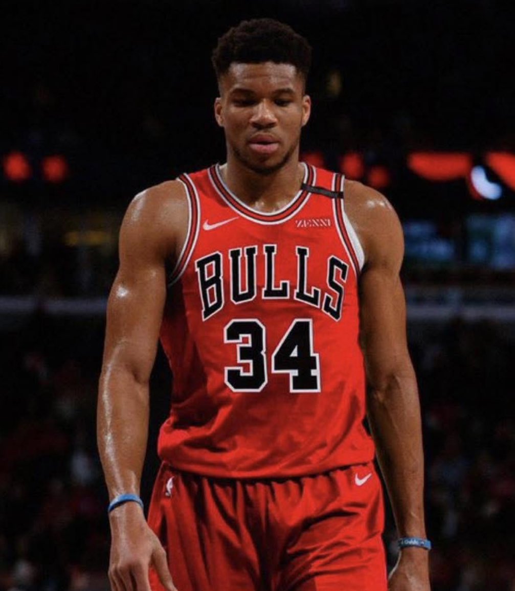 PrimetimeDxz's tweet photo. Chicago awaits you @Giannis_An34 https://t.co/gXdFMxMpXg