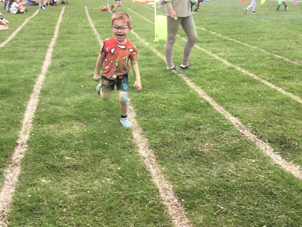 sunnybankschool's tweet image. ⭐️Reception⭐️ We had the best afternoon at the Colour Dash! 🌈🌈🌈 #Reception