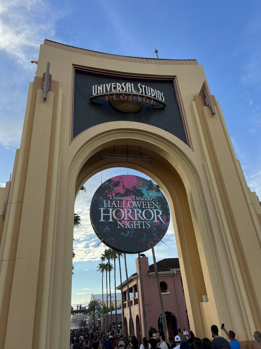 HHN 365 tweet media