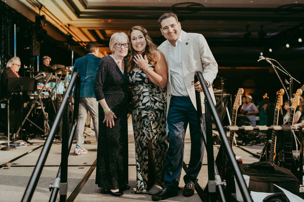 Unbridled_Eve's tweet image. Shine bright like a… Genesis Diamond 💎

Guests tried their luck in the engagement ring raffle and browsed beautiful pieces at Genesis Diamonds’ elegant jewelry station. Thank you for adding a touch of sparkle to Unbridled Eve!

#UE25 #UnbridledEve #GenesisDiamonds