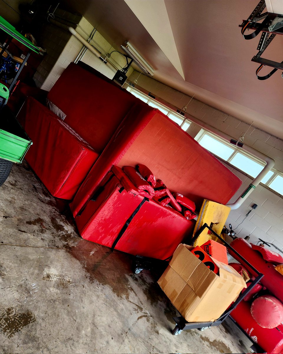 Pole Vault pit put away 🥵😀