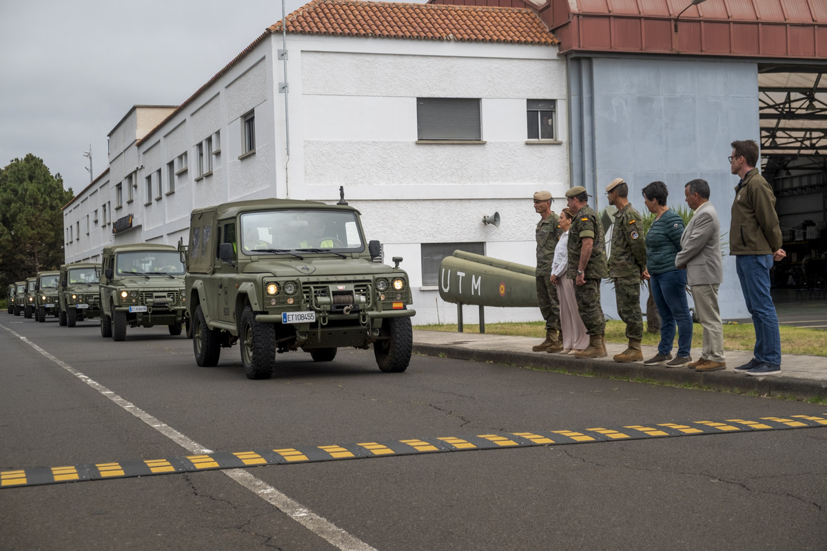 diariodeavisos's tweet photo. 📷📷 El Ejército despliega en Tenerife 920 patrullas y dos helicópteros contra los incendios. Esta será la segunda vez que se firme este acuerdo de colaboración, tras su aplicación en 2024.

📷📷 Fran Pallero https://t.co/BRkOlAmXRa