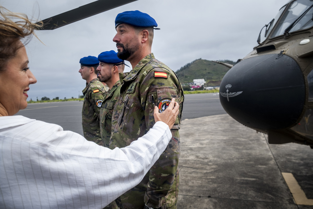 diariodeavisos's tweet photo. 📷📷 El Ejército despliega en Tenerife 920 patrullas y dos helicópteros contra los incendios. Esta será la segunda vez que se firme este acuerdo de colaboración, tras su aplicación en 2024.

📷📷 Fran Pallero https://t.co/BRkOlAmXRa