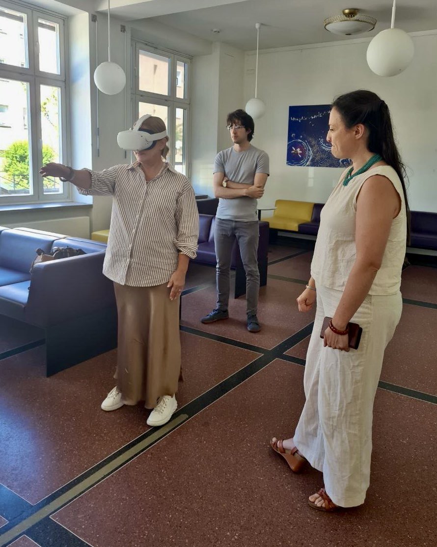 TactileInternet's tweet image. Today at #CeTI, we had the great pleasure of 𝘄𝗲𝗹𝗰𝗼𝗺𝗶𝗻𝗴 𝗣𝗿𝗼𝗳. 𝗡𝗶𝗰𝗼𝗹𝗲 𝗥𝗶𝗻𝗲𝗵𝗮𝗿𝘁 𝗳𝗿𝗼𝗺 @MonashUni!
We're excited about the future of this collaboration! Thanks for the visit!
@tudresden_de @dfg_public
#Neurodiversity #MentalHealth #TactileInternet