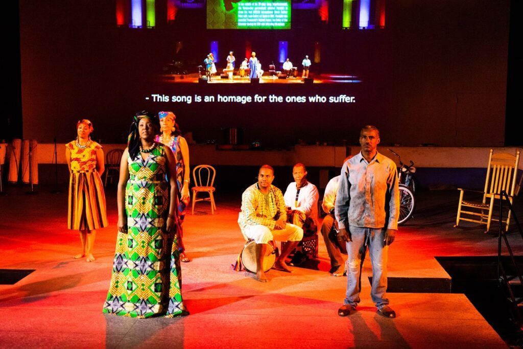 HispanosPress's tweet image. 🎶🔥 ¡Vuelve Viva la Parranda! Música, tambor y sancocho llenan el Colony Theatre del 10 al 27 de julio. Vive la cultura venezolana como nunca antes. 
buff.ly/j6MxM8f 
#VivaLaParranda #MiamiTheater #BetsaydaMachado #CulturaVenezolana #MiamiNewDrama