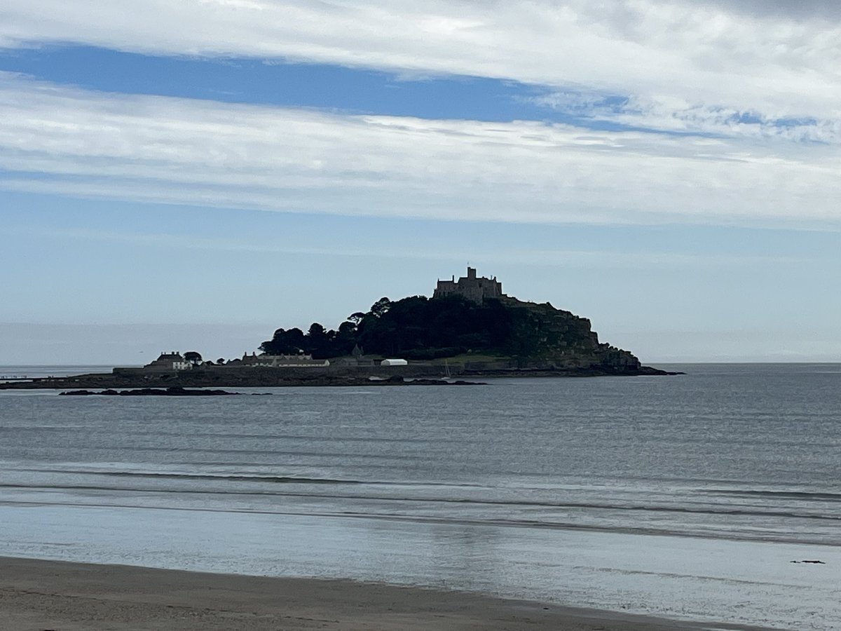 TravellingTrev's tweet photo. Muggy day in the homeland today 🐦 ❤️#Kernow 〓〓 #Pendeen #LanyonQuoit #StMichaelsMount https://t.co/RG6xA9P5RH