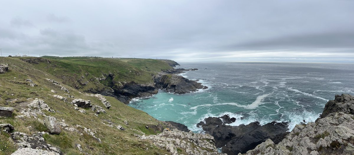 TravellingTrev's tweet photo. Muggy day in the homeland today 🐦 ❤️#Kernow 〓〓 #Pendeen #LanyonQuoit #StMichaelsMount https://t.co/RG6xA9P5RH